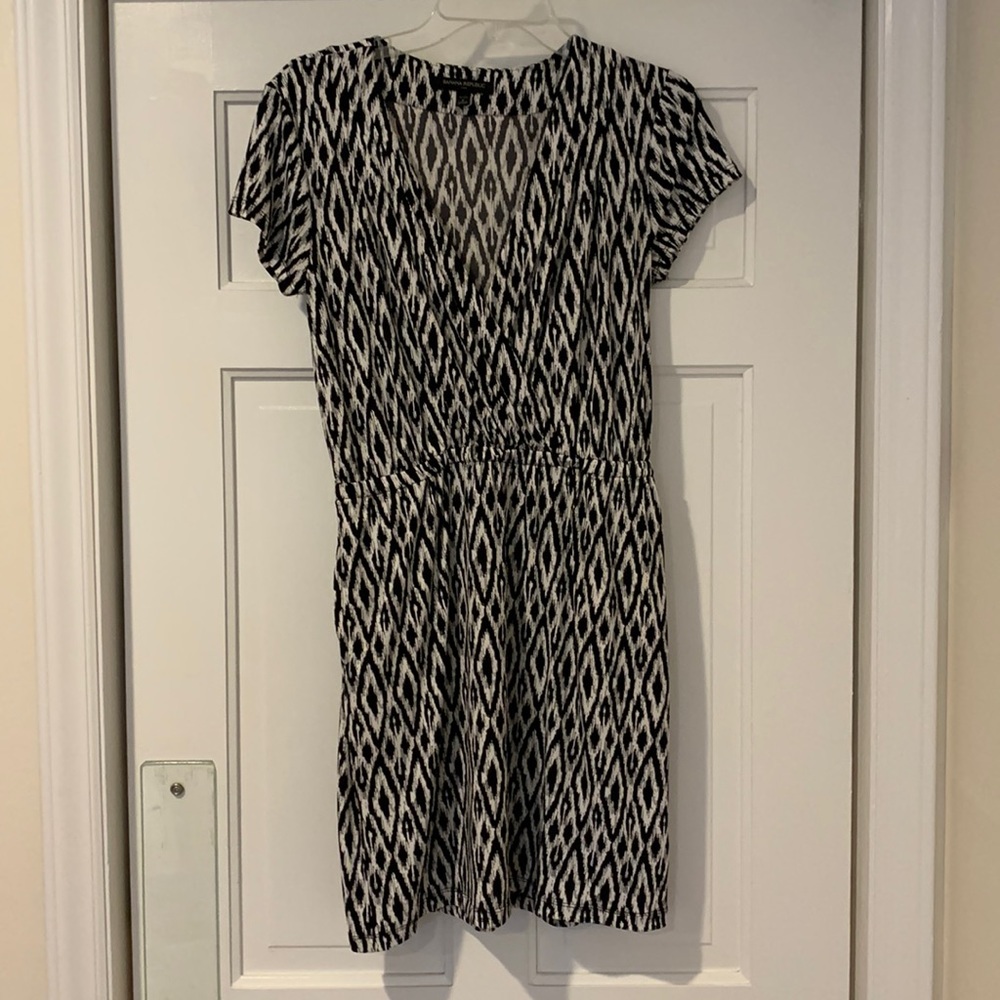 Banana Republic Petite S Black and White Knee Length Dress
